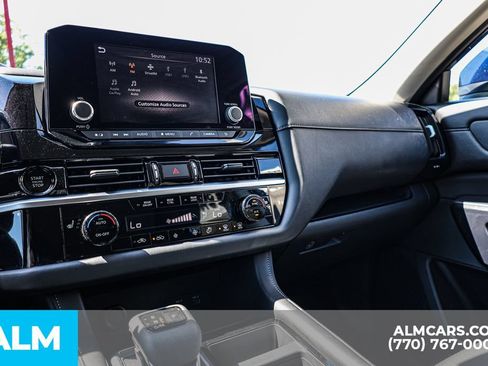 Used 2025 Nissan Pathfinder SV FWD image 40