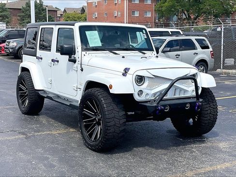 Used 2015 Jeep Wrangler Unlimited Sahara w/ Connectivity Group AWD/4WD image 34