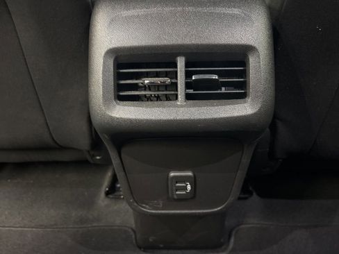 Used 2024 Chevrolet Equinox LT FWD image 15