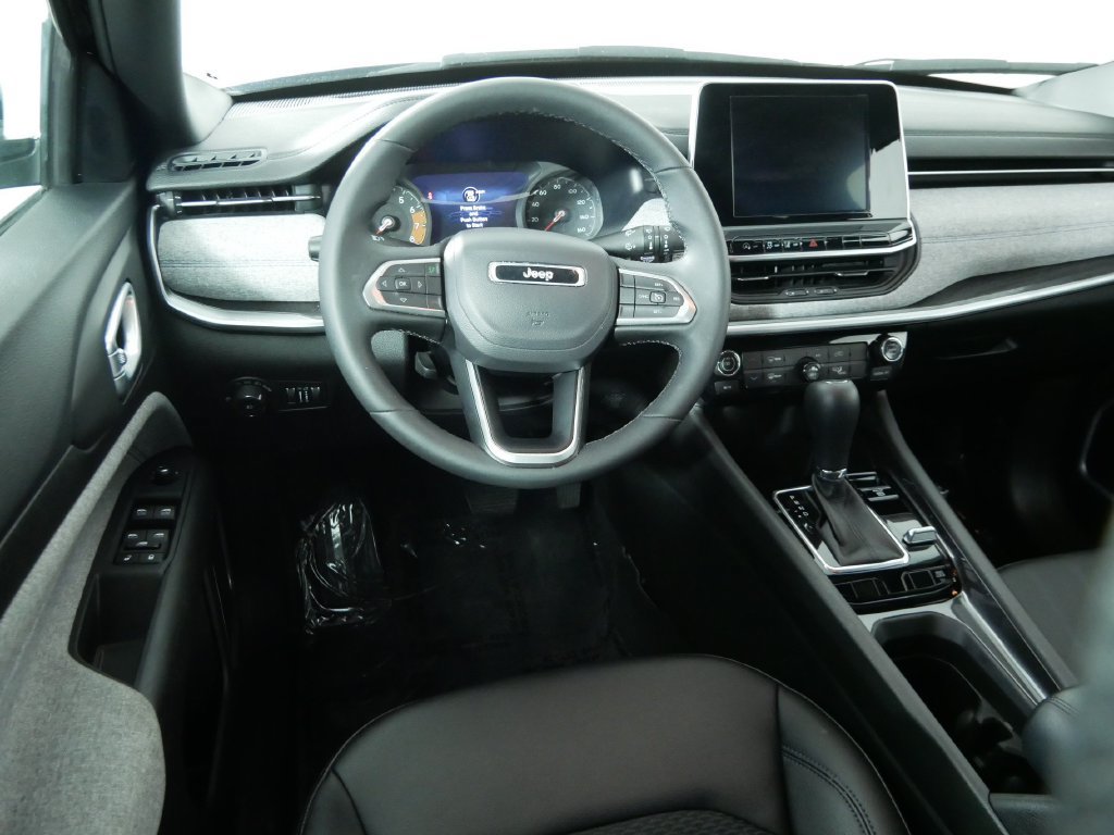 Used 2025 Jeep Compass Latitude AWD/4WD image 20