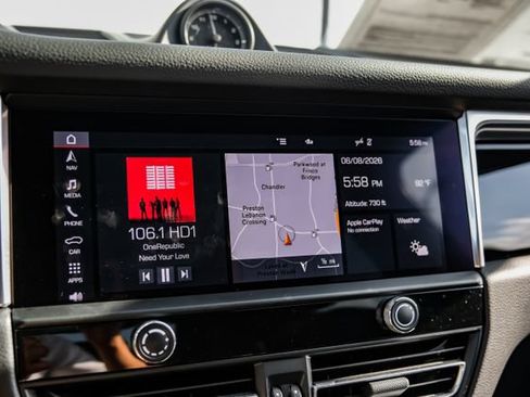 Used 2025 Porsche Macan AWD/4WD image 40
