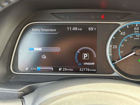 Used 2022 Nissan Leaf SV image 14