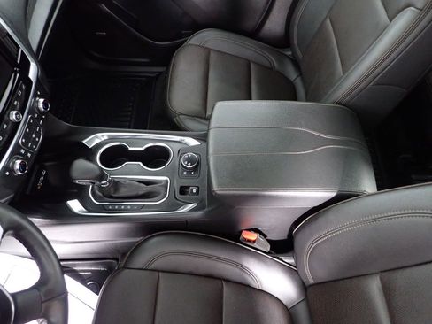 Used 2023 Chevrolet Traverse High Country image 32