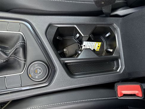 Used 2024 Volkswagen Tiguan SE image 34