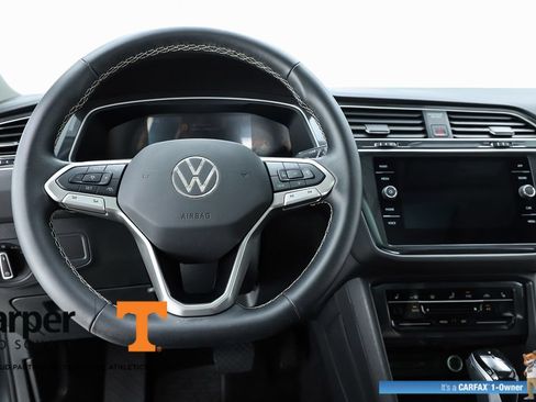 Used 2024 Volkswagen Tiguan SE w/ Panoramic Sunroof Package FWD image 20