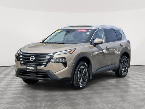 Used 2024 Nissan Rogue SV w/ SV Premium Package AWD/4WD image 2