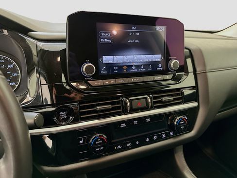 Used 2025 Nissan Pathfinder SV image 25