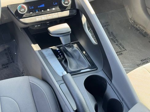 Used 2024 Hyundai Elantra SEL image 16