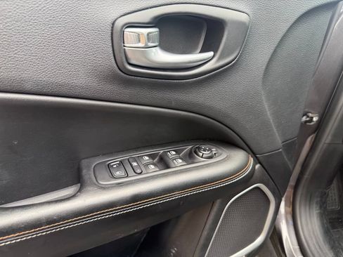 Used 2019 Jeep Compass Latitude AWD/4WD image 18