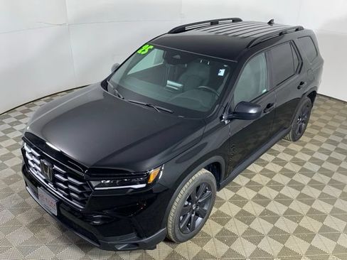 Used 2025 Honda Pilot Sport image 18
