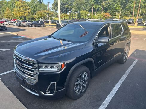Used 2023 GMC Acadia SLT AWD/4WD image 2