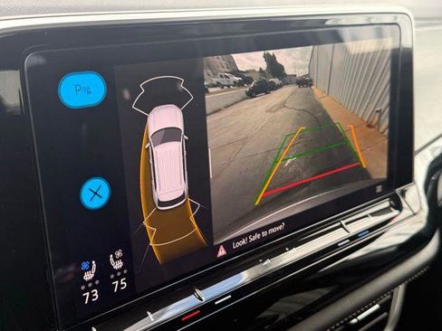 Used 2024 Volkswagen Atlas Cross Sport SE image 12