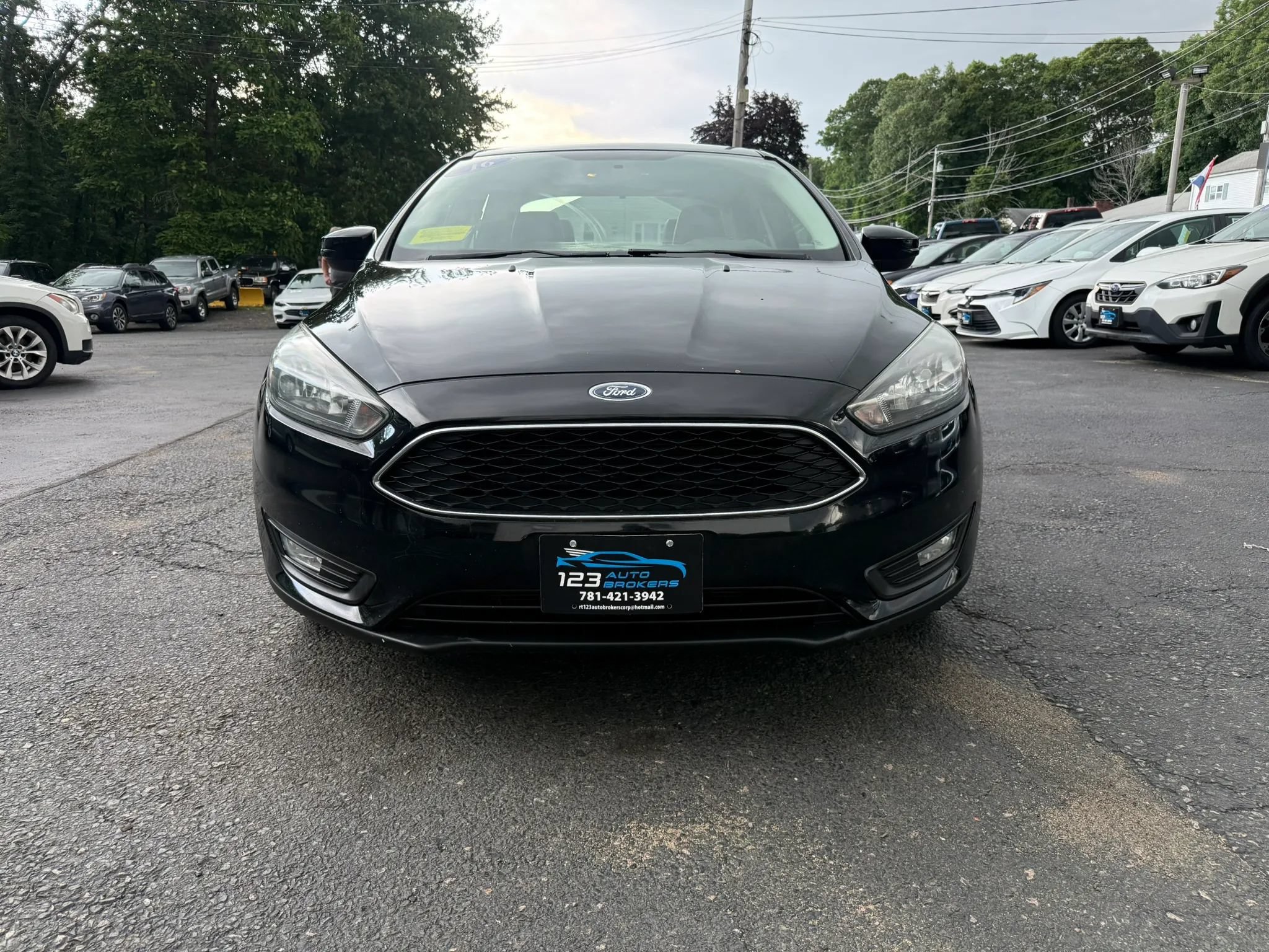 Used 2016 Ford Focus SE w/ Equipment Group 201A FWD image 2