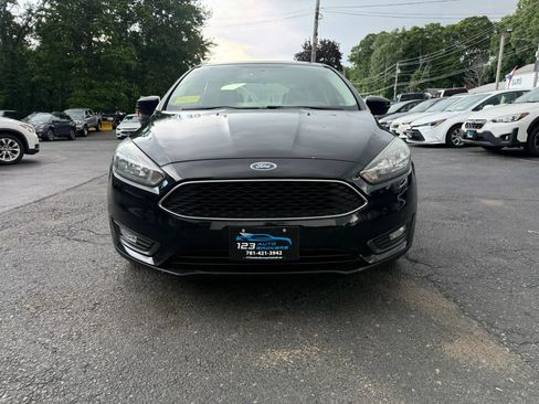 Used 2016 Ford Focus SE w/ Equipment Group 201A FWD image 2