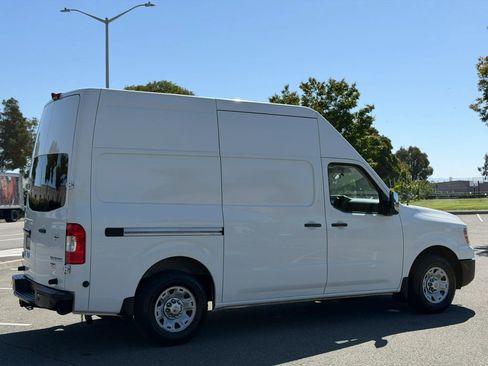 Used 2016 Nissan NV 3500 SV w/ Technology Package RWD image 4
