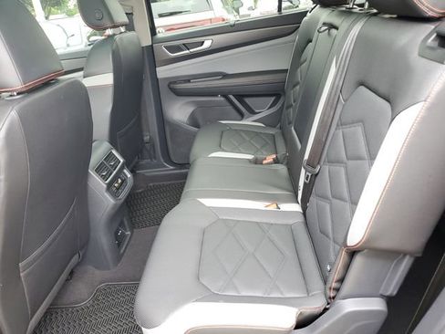 Used 2024 Volkswagen Atlas Peak Edition SE AWD/4WD image 15