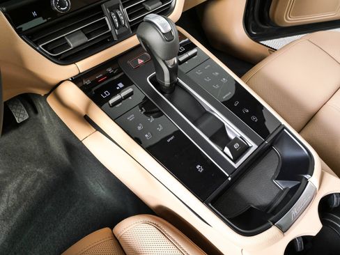 New 2026 Porsche Macan AWD/4WD image 17