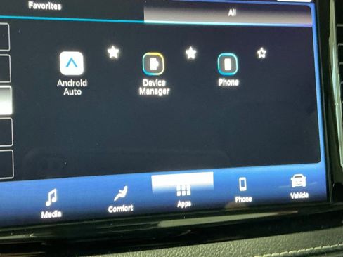 Used 2024 Chrysler Pacifica Touring-L image 39