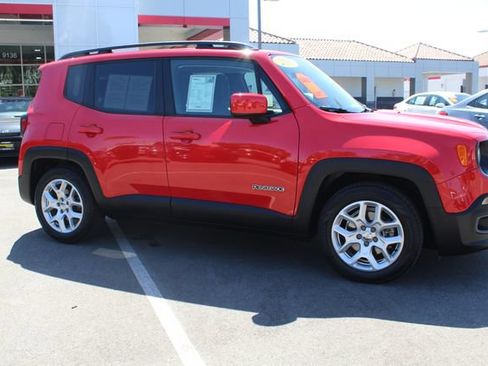 Used 2015 Jeep Renegade Latitude FWD image 18