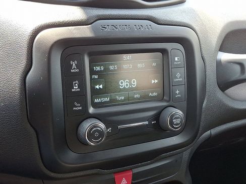 Used 2016 Jeep Renegade Latitude AWD/4WD image 19