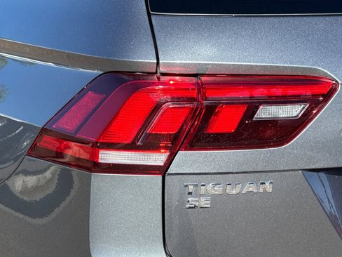 Used 2021 Volkswagen Tiguan SE image 27