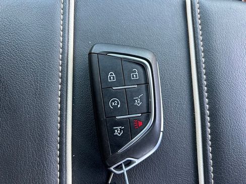 Used 2023 Cadillac Escalade ESV Premium Luxury image 33