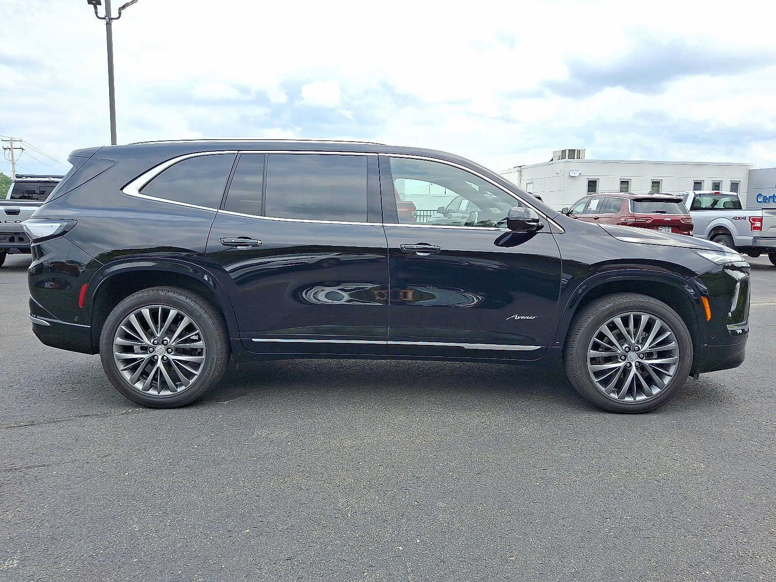 Used 2025 Buick Enclave Avenir w/ Super Cruise Package AWD/4WD image 7