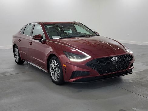 Used 2023 Hyundai Sonata SEL FWD image 2