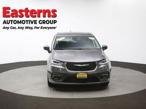 Used 2023 Chrysler Pacifica Touring-L image 56