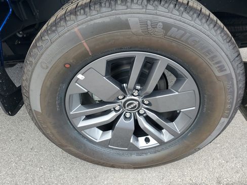 New 2025 Nissan Frontier SV image 7