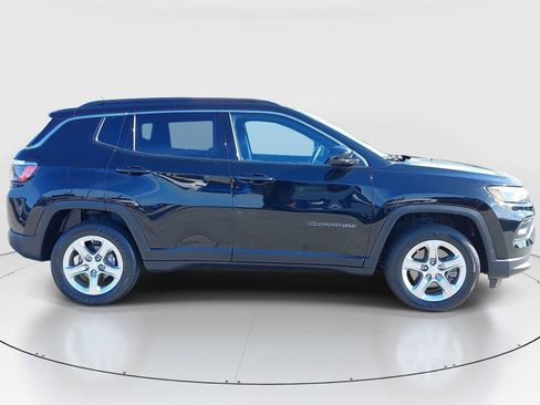 Used 2023 Jeep Compass Latitude image 4