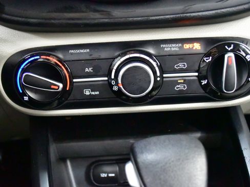 Used 2025 Kia Soul LX w/ LX Technology Package image 26