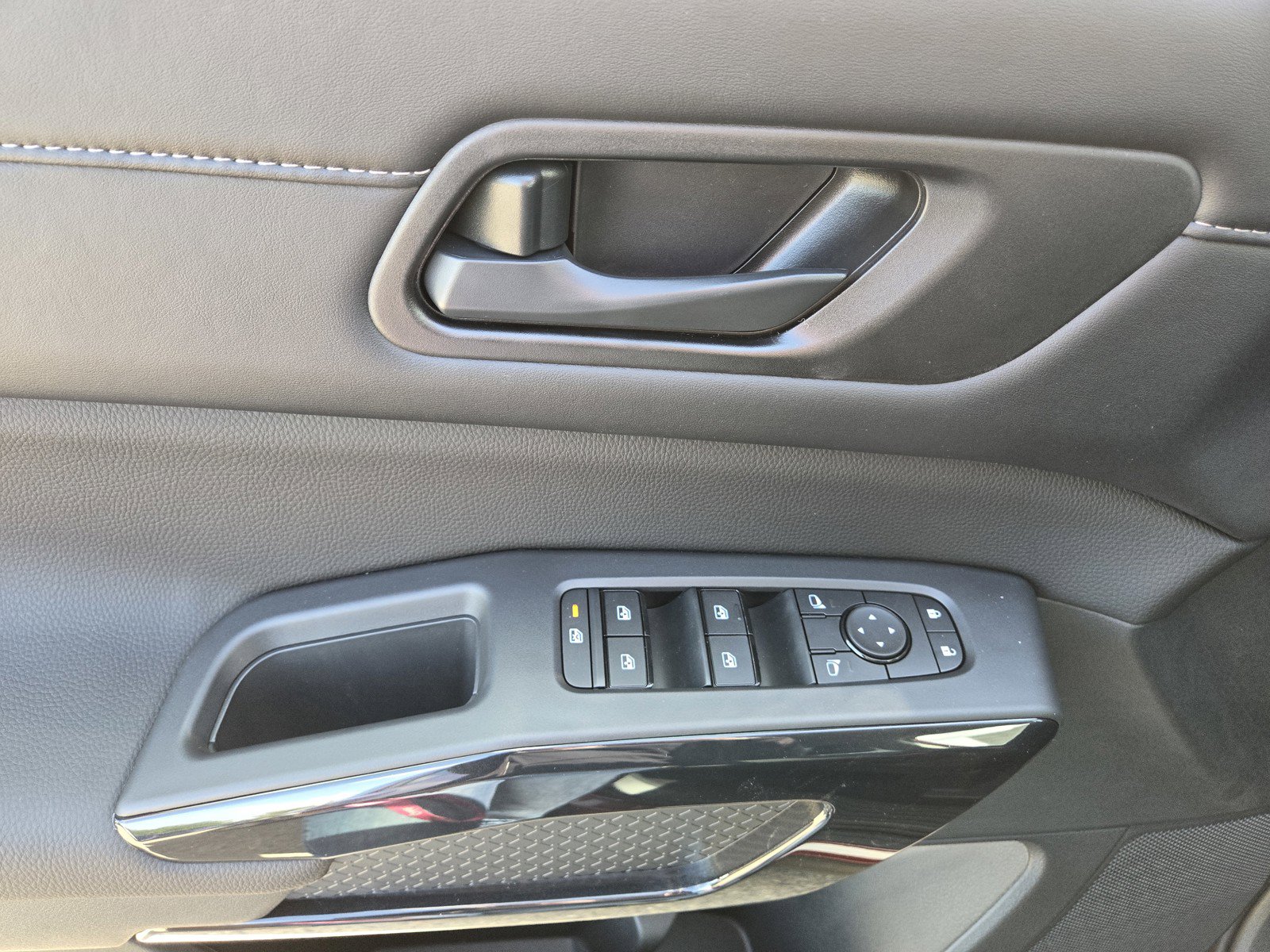 New 2026 Nissan Pathfinder SV AWD/4WD image 12