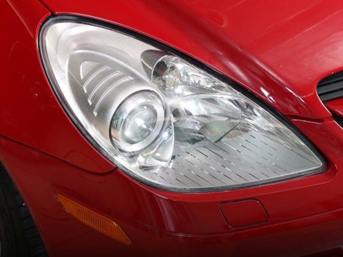 Used 2005 Mercedes-Benz SLK 350 w/ Entertainment Pkg image 12