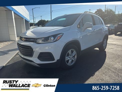 Used 2020 Chevrolet Trax LT w/ LT Convenience Package FWD image 1