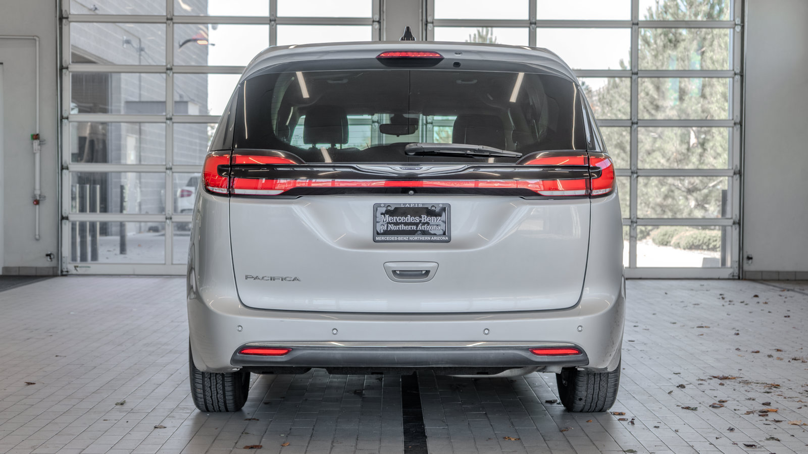 Used 2023 Chrysler Pacifica Touring-L FWD image 14