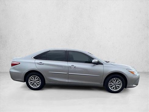Used 2017 Toyota Camry LE FWD image 5
