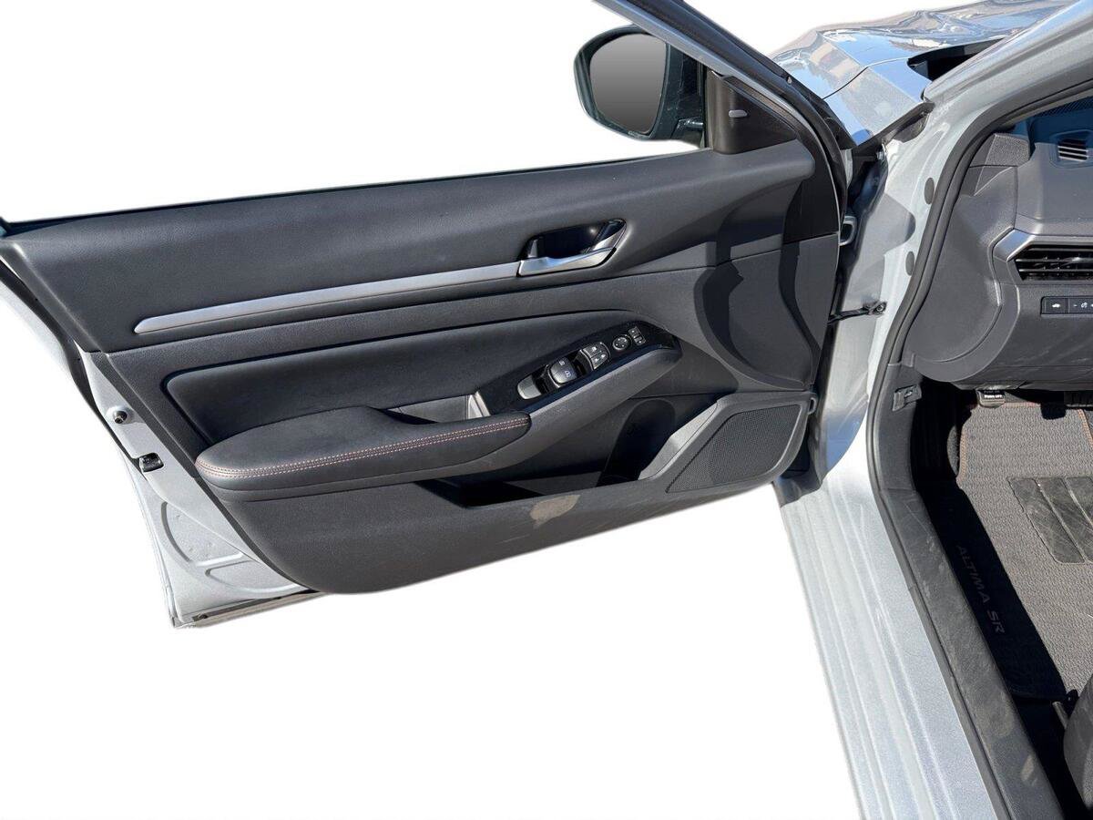 Used 2025 Nissan Altima 2.5 SR FWD image 18