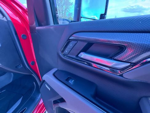 Used 2024 Chevrolet Silverado 2500 ZR2 w/ Technology Package image 35