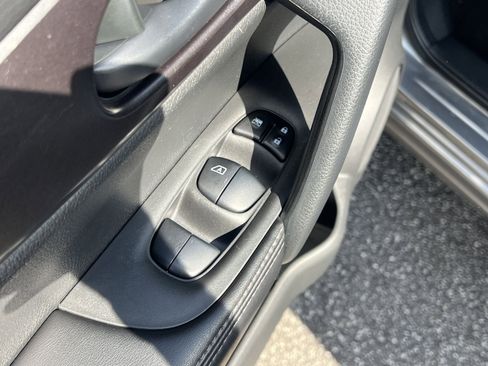 Used 2021 Nissan Rogue Sport S FWD image 14