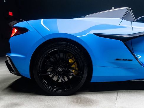 Used 2025 Chevrolet Corvette Z06 RWD image 14