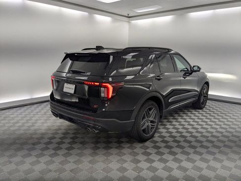 Used 2025 Ford Explorer ST image 5