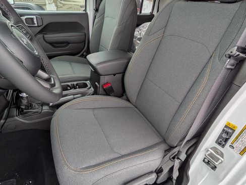 New 2025 Jeep Gladiator Sport image 25