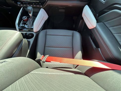 Used 2024 GMC Canyon AT4X image 14