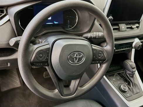 Used 2025 Toyota RAV4 XLE image 18