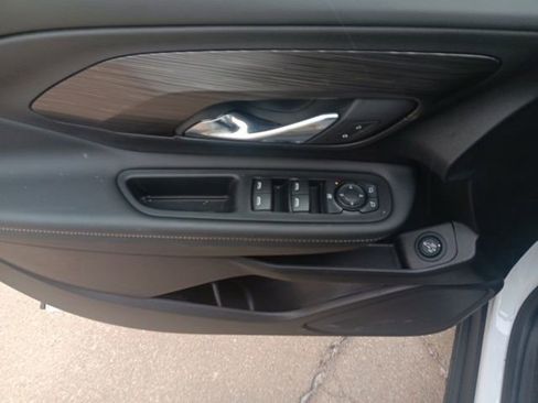 Used 2024 GMC Terrain SLE w/ Driver Convenience Package image 29