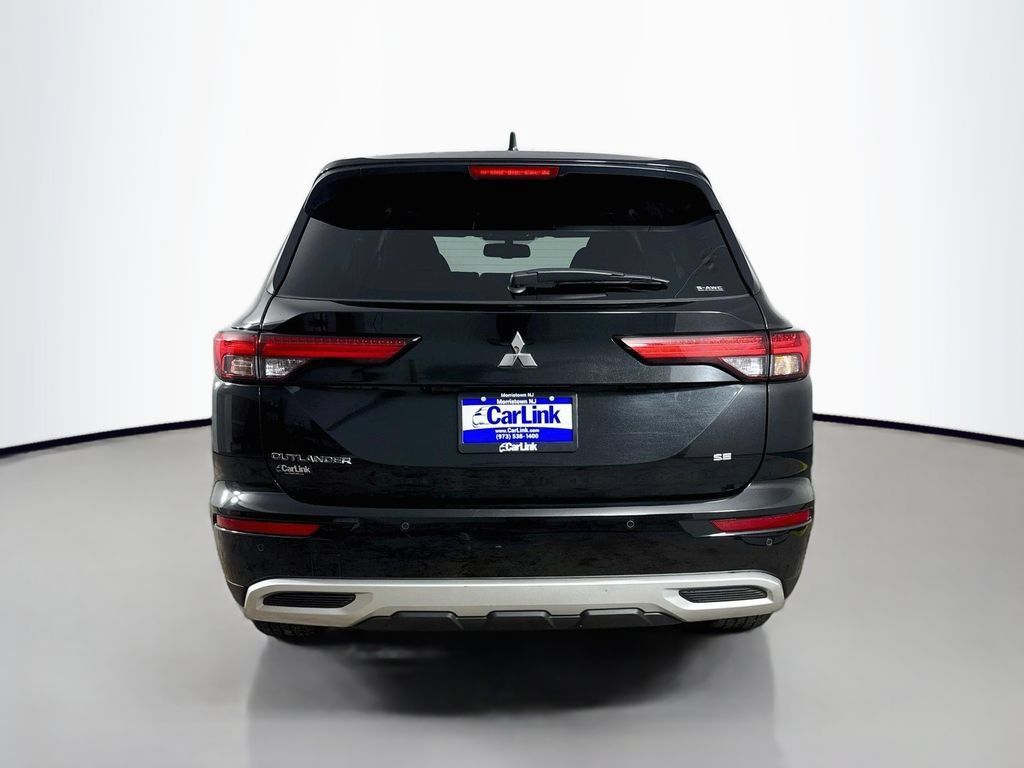 Used 2022 Mitsubishi Outlander SE AWD/4WD image 7