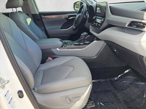 Certified 2021 Toyota Highlander Platinum image 24