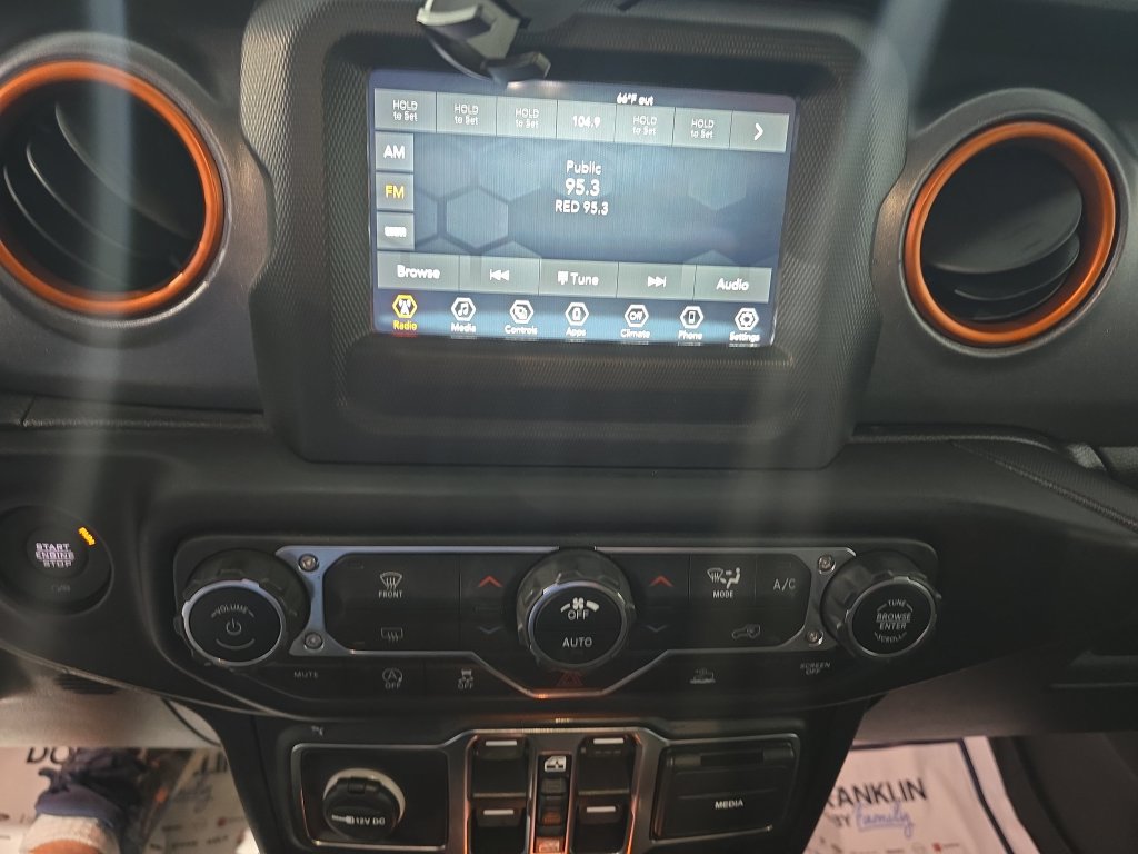 Used 2021 Jeep Gladiator Mojave w/ Trailer Tow Package AWD/4WD image 20