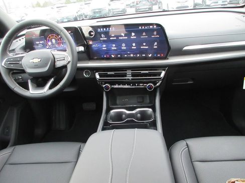 New 2026 Chevrolet Traverse LT w/ Sun and Wheel Package image 15